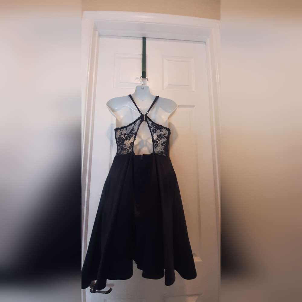 Dress - Picture 3 of 3